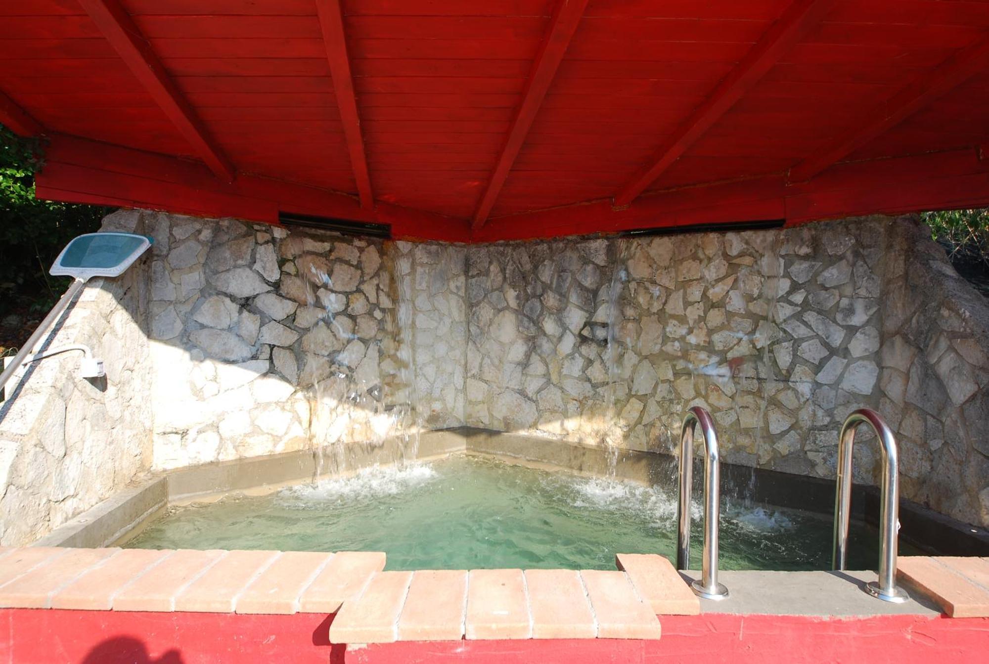 Spoleto By The Pool Guest House Ngoại thất bức ảnh