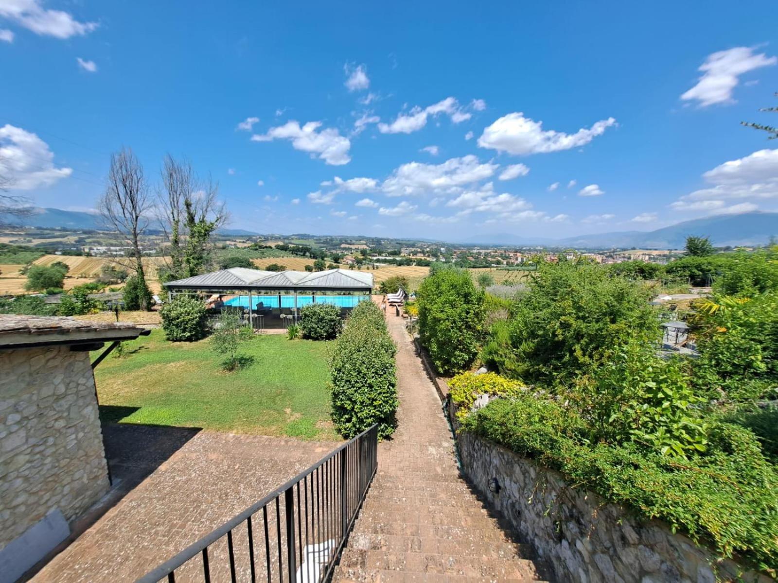 Spoleto By The Pool Guest House Ngoại thất bức ảnh