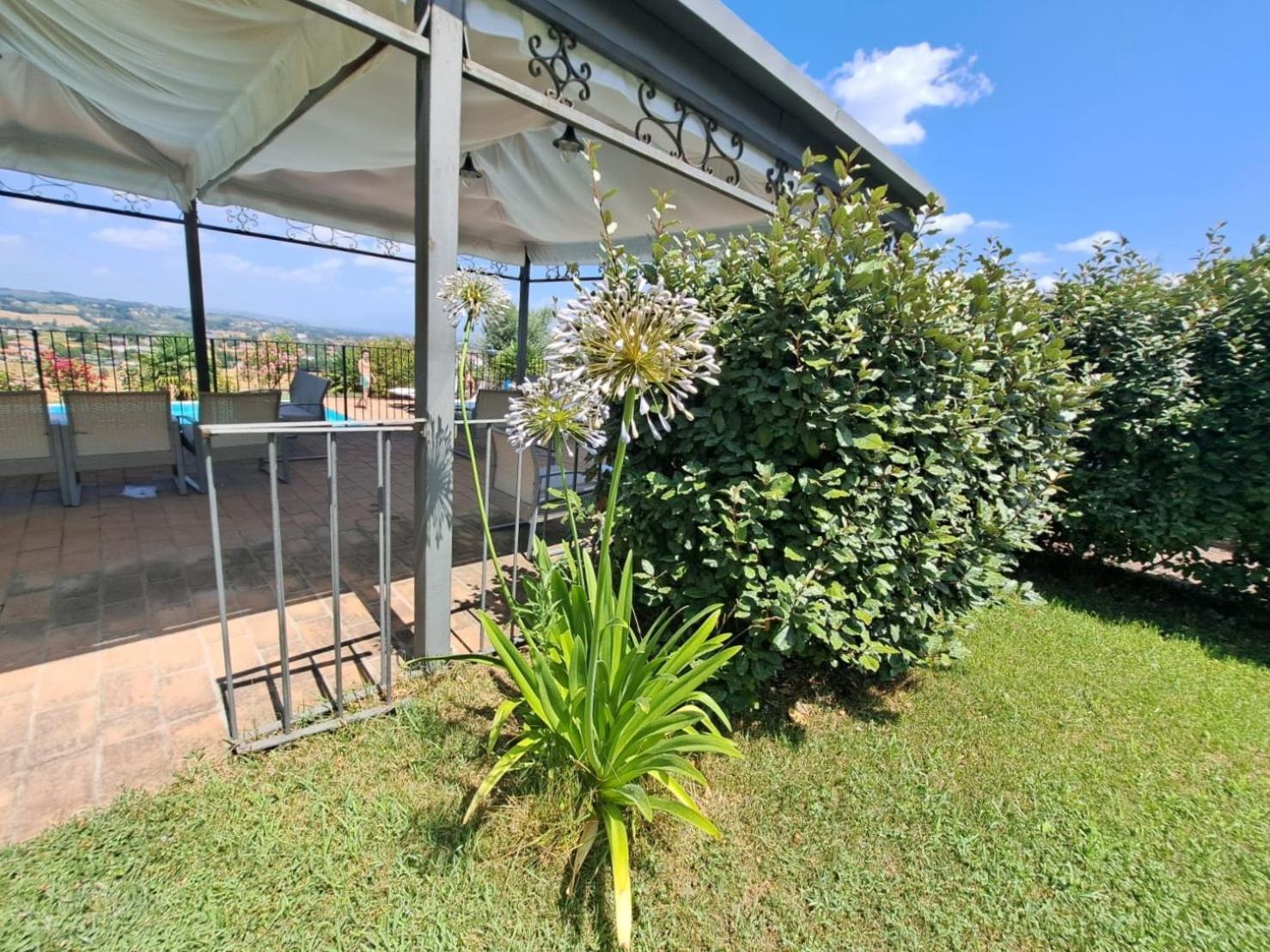 Spoleto By The Pool Guest House Ngoại thất bức ảnh