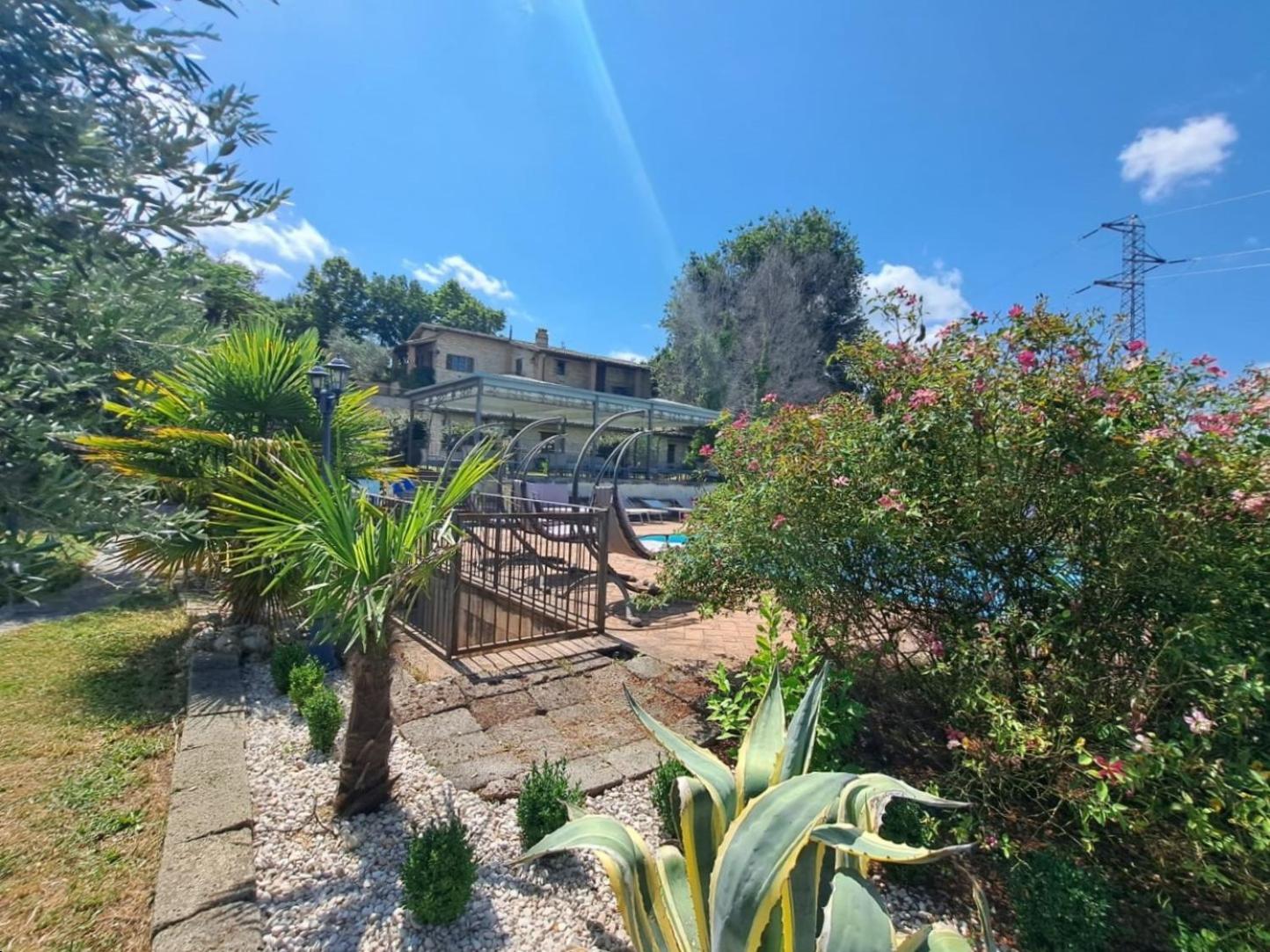 Spoleto By The Pool Guest House Ngoại thất bức ảnh