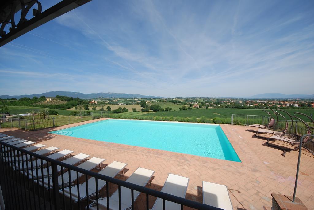 Spoleto By The Pool Guest House Ngoại thất bức ảnh